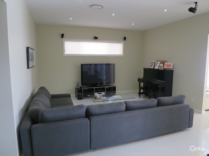 21 Balmoral Rd, Kellyville NSW 2155