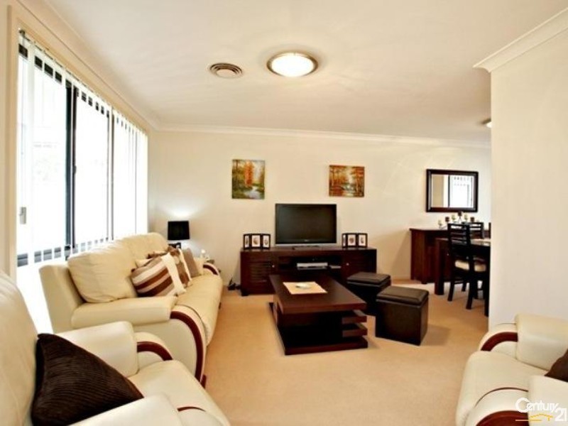 17 Aberdour Ave, Rouse Hill NSW 2155