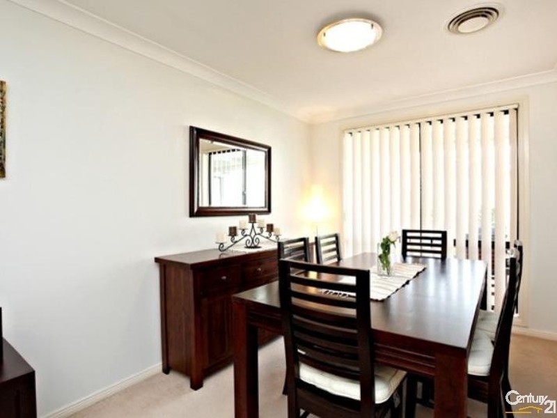17 Aberdour Ave, Rouse Hill NSW 2155