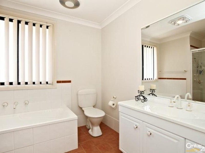 17 Aberdour Ave, Rouse Hill NSW 2155