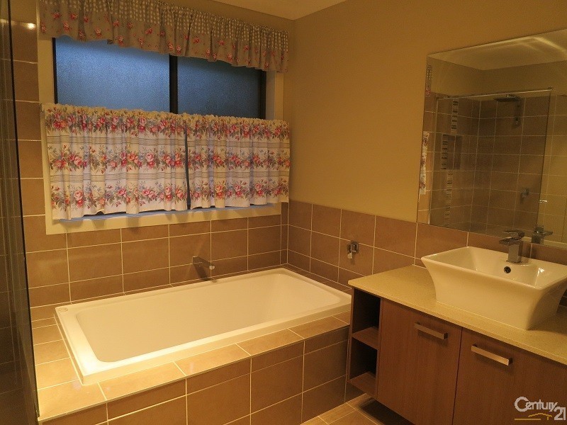 1/2 River Oak Cct, Kellyville NSW 2155