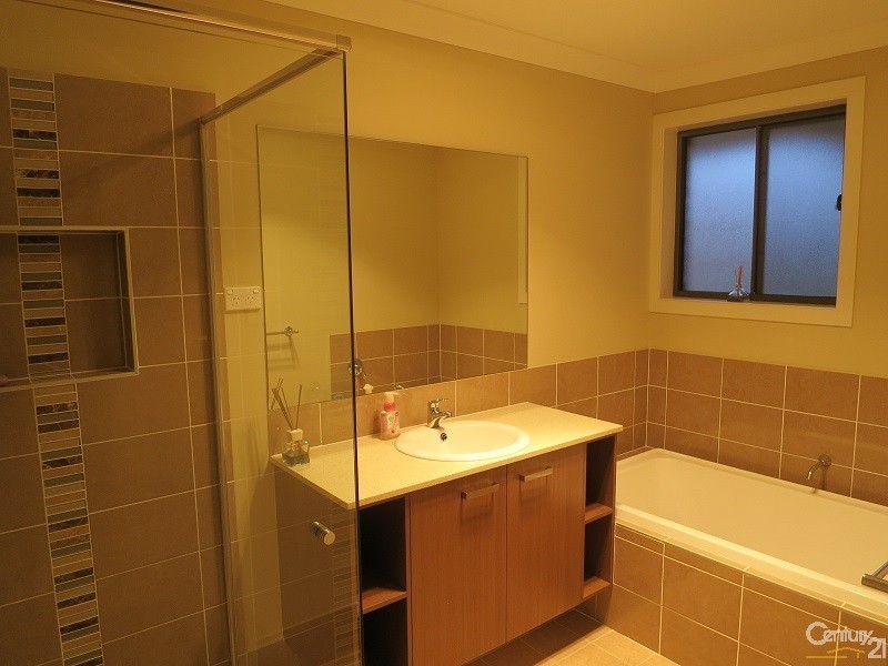 2/2 River Oak Cct, Kellyville NSW 2155