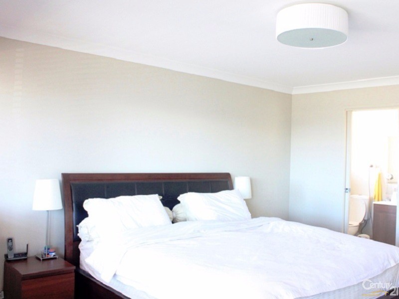 8 Allambie St, The Ponds NSW 2769