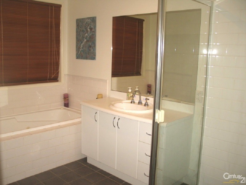 14 Peak St, Glenwood NSW 2768