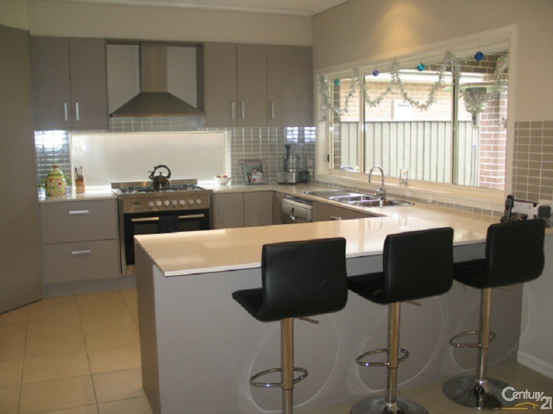 8 Chessington Tce, Beaumont Hills NSW 2155