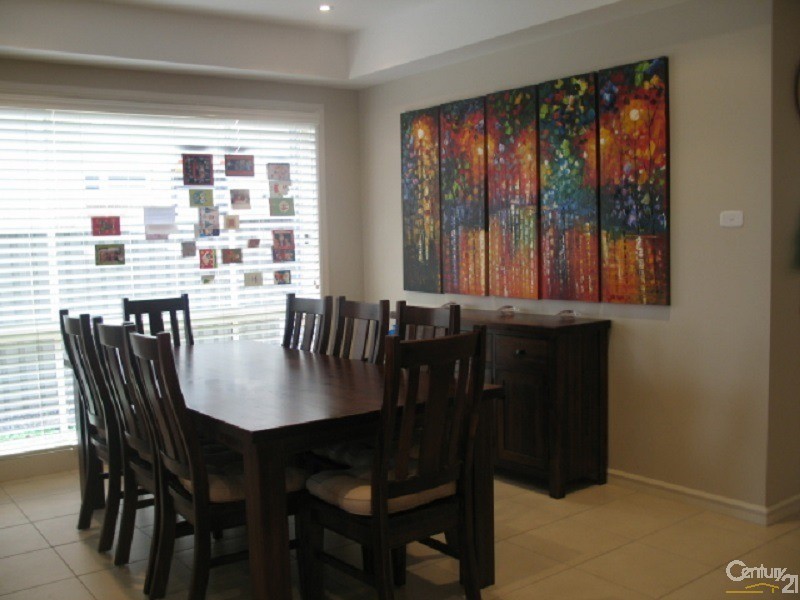 8 Chessington Tce, Beaumont Hills NSW 2155