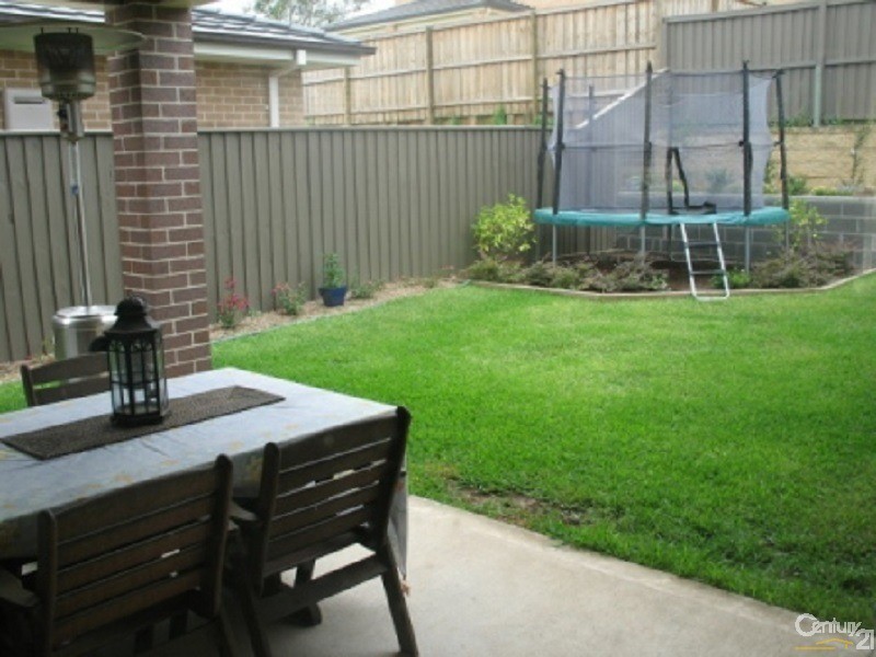 8 Chessington Tce, Beaumont Hills NSW 2155