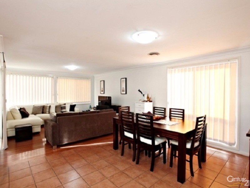 17 Aberdour Ave, Rouse Hill NSW 2155