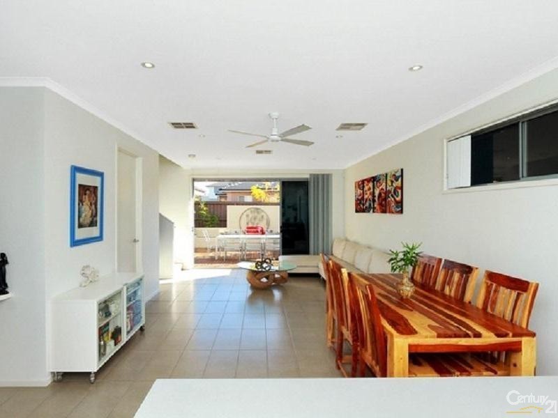 4 Caddies Blvd, Rouse Hill NSW 2155