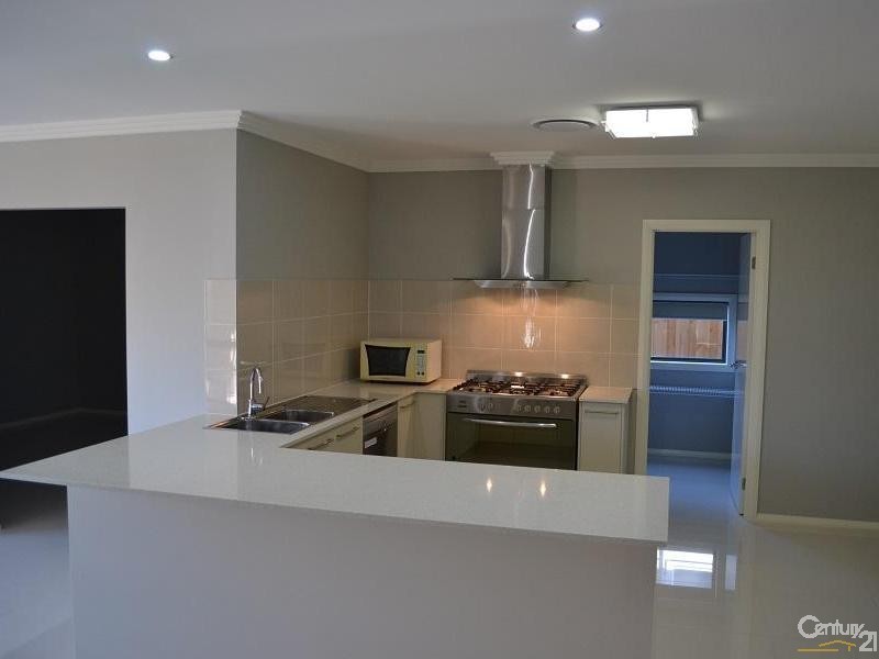 25 Lyrebird Crescent, The Ponds NSW 2769