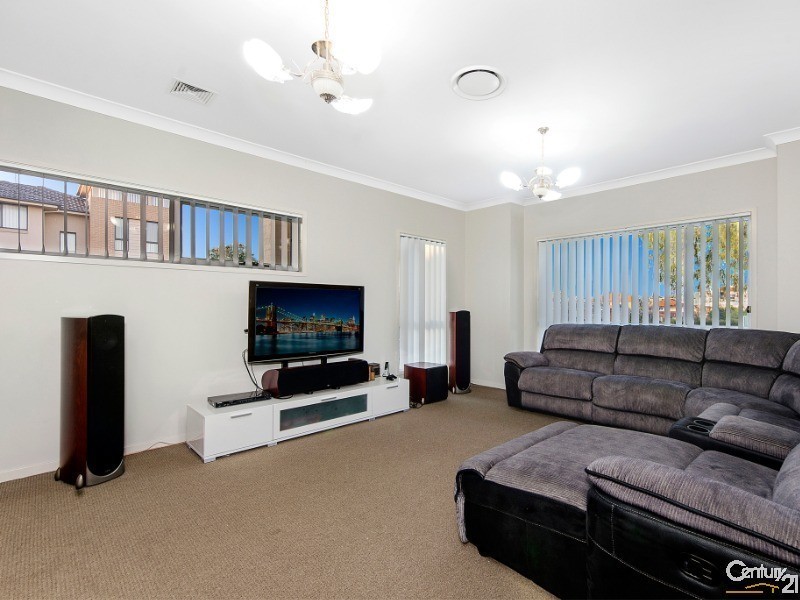 5 Vinegar Hill Rd, Kellyville Ridge NSW 2155