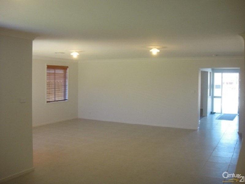 26 Adelong Parade, The Ponds NSW 2769