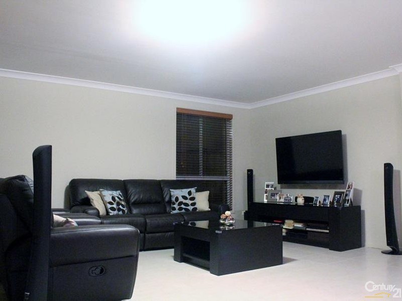 8 Allambie St, The Ponds NSW 2769