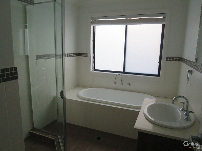 28 Rebellion Cct, Beaumont Hills NSW 2155