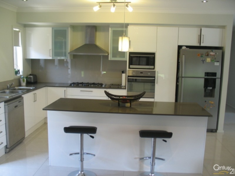 16 Sharpave Ave, The Ponds NSW 2769