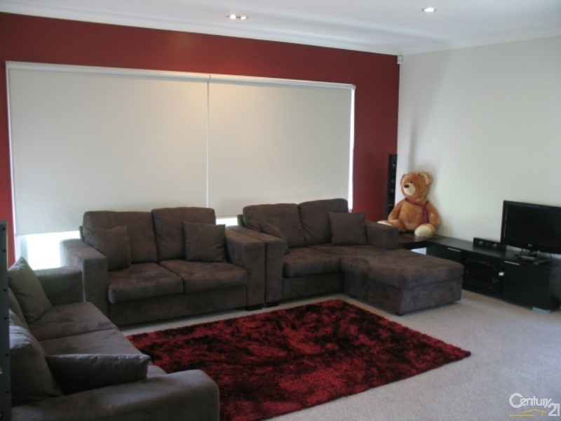 16 Sharpave Ave, The Ponds NSW 2769