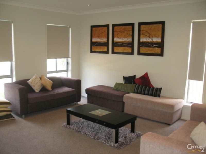 16 Sharpave Ave, The Ponds NSW 2769