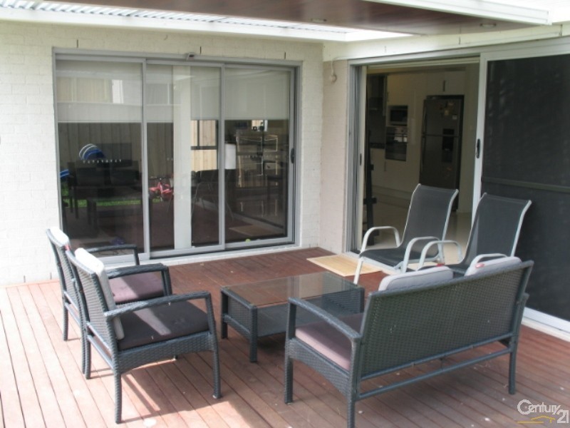 16 Sharpave Ave, The Ponds NSW 2769