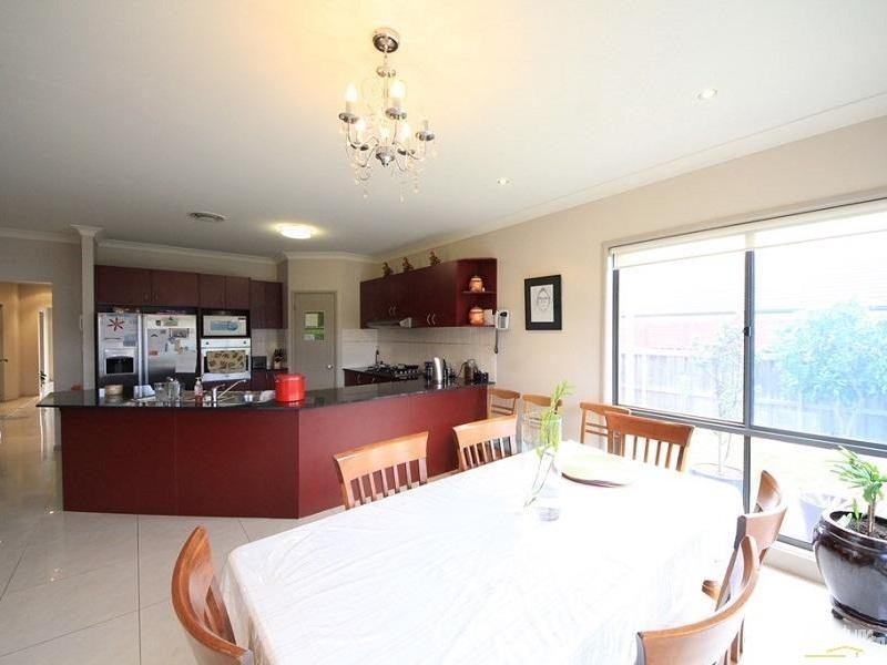 27 Rebellion Circuit, Beaumont Hills NSW 2155