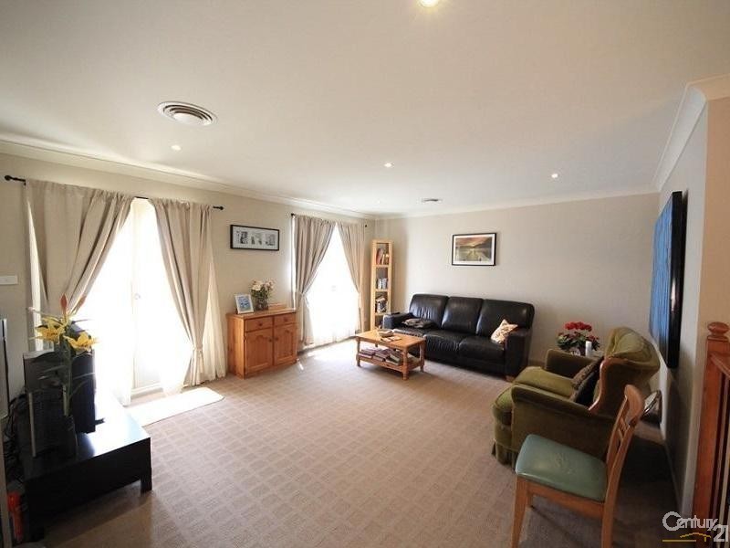 27 Rebellion Circuit, Beaumont Hills NSW 2155