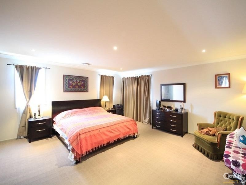 27 Rebellion Circuit, Beaumont Hills NSW 2155