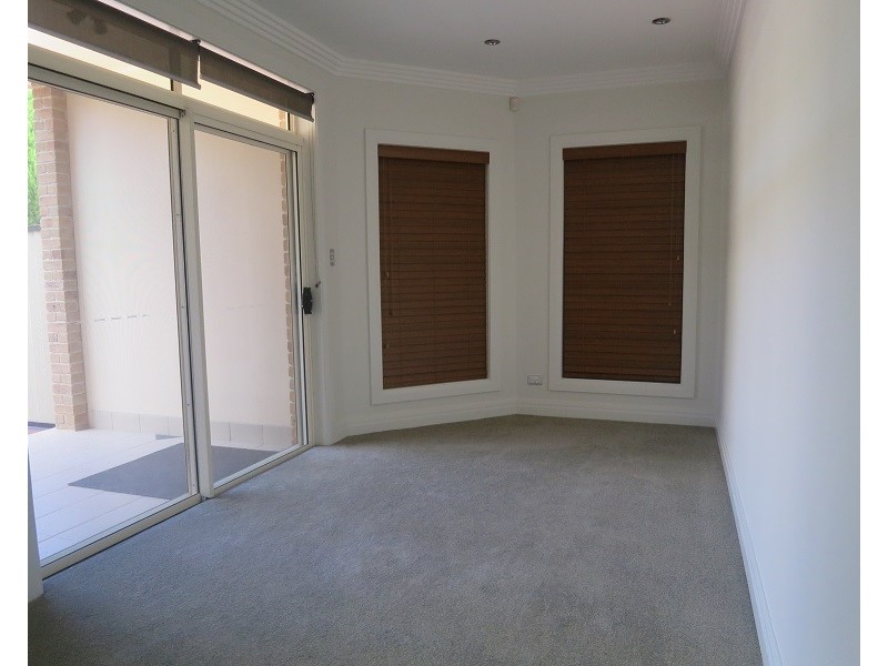 1/5 Jack McNamee Place, Kellyville NSW 2155