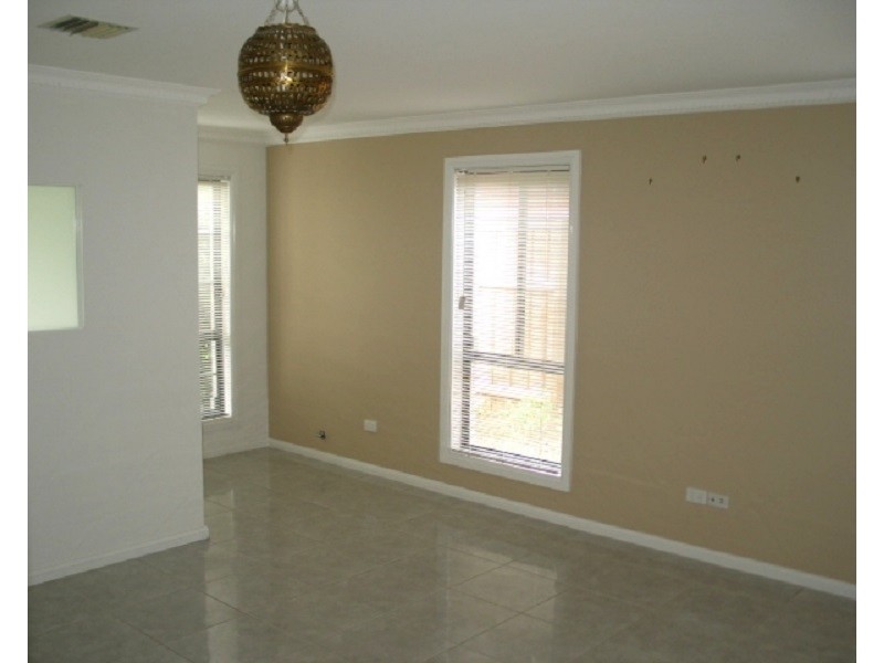 10 Townsend Cct, Beaumont Hills NSW 2155