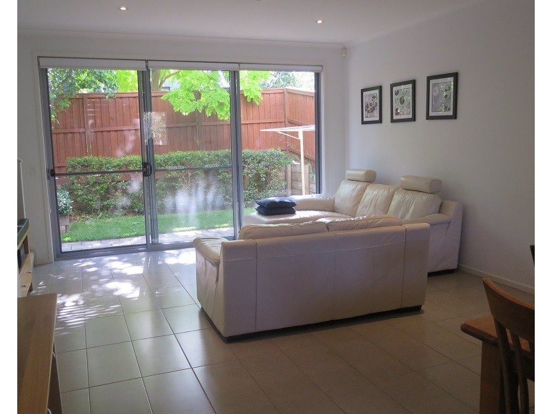 18 Caddies Blvd, Rouse Hill NSW 2155