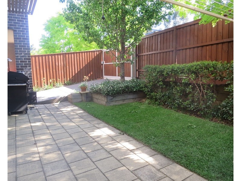 18 Caddies Blvd, Rouse Hill NSW 2155