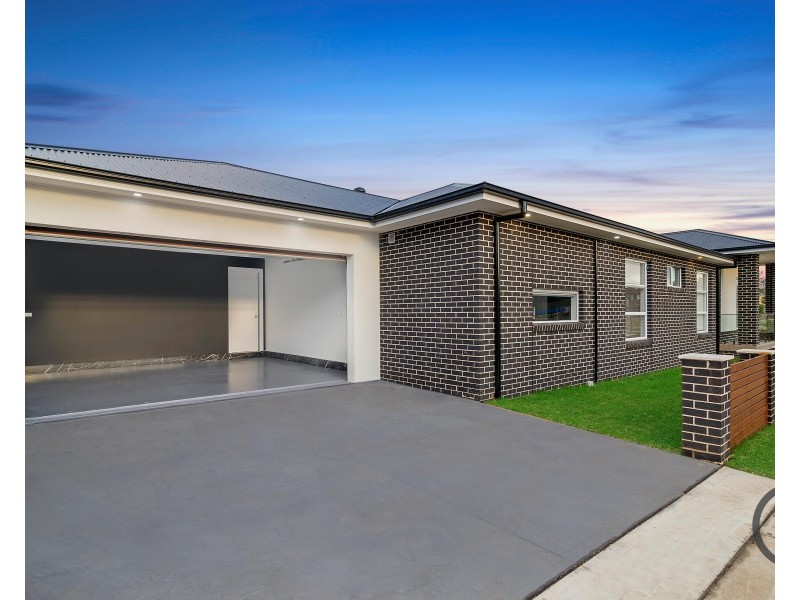 28 Bloomsdale Circuit, Box Hill NSW 2765