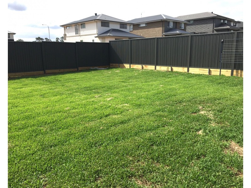 8  Gloaming Street, Box Hill NSW 2765