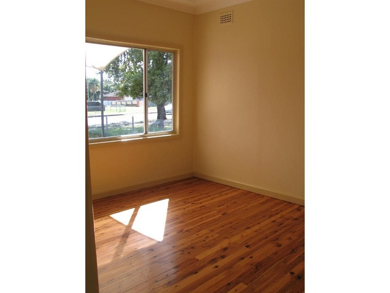 33 Parliament Road, Macquarie Fields NSW 2564
