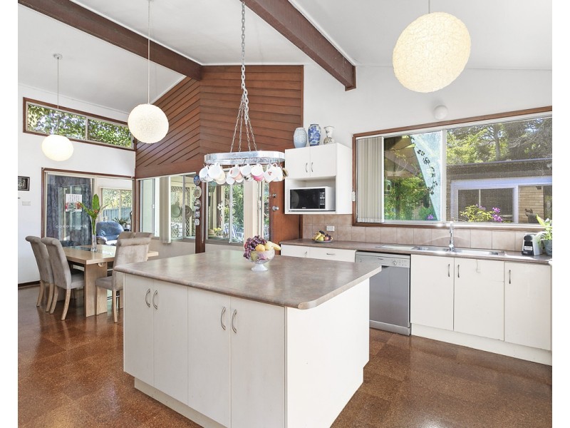 32 BEACHCOMBER AVENUE, Bundeena NSW 2230