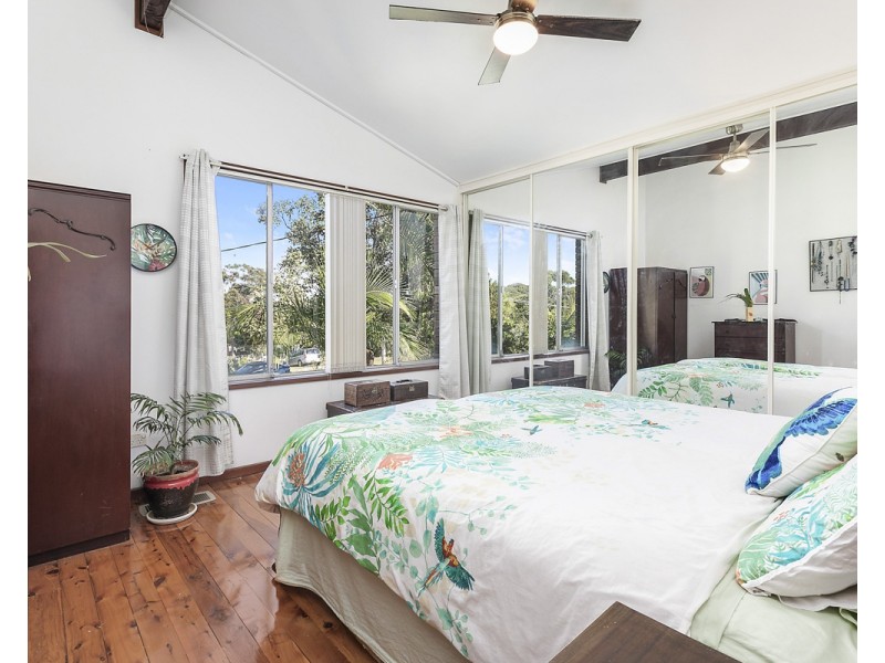 32 BEACHCOMBER AVENUE, Bundeena NSW 2230