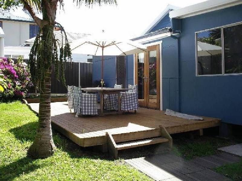 10 NEIL STREET, Bundeena NSW 2230