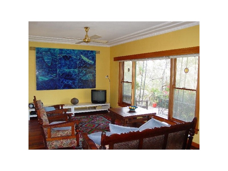 8 CRAMMOND AVENUE, Bundeena NSW 2230