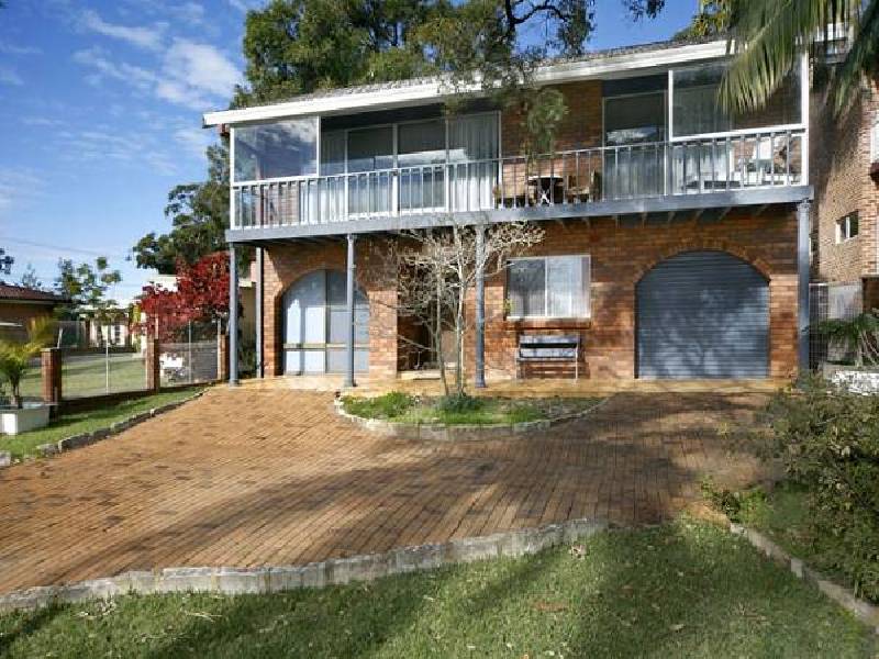 16 CRAMMOND AVENUE, Bundeena NSW 2230