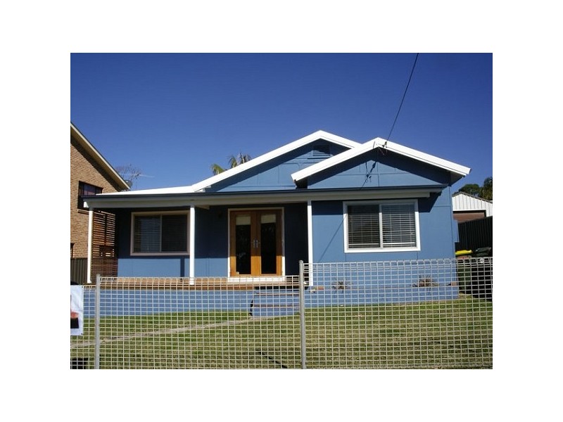 10 NEIL STREET, Bundeena NSW 2230