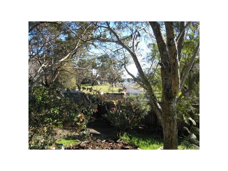 1 WOODFIELD AVENUE, Bundeena NSW 2230