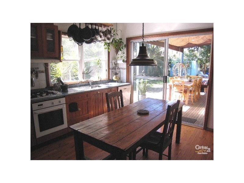 10 THOMPSON STREET, Bundeena NSW 2230