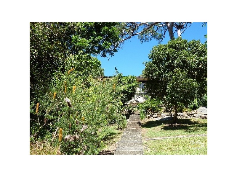 10 WOODFIELD AVENUE, Bundeena NSW 2230