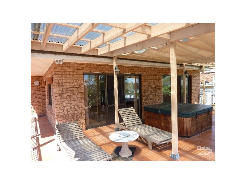 12 CRAMMOND AVENUE, Bundeena NSW 2230