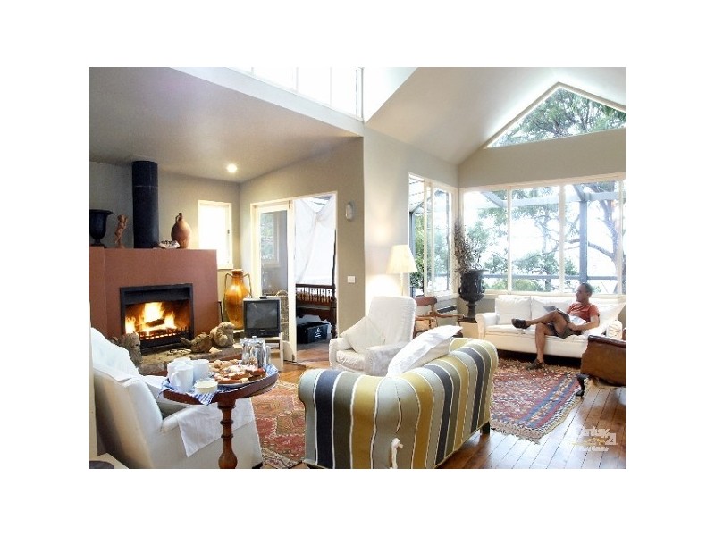 25 CRAMMOND AVENUE, Bundeena NSW 2230