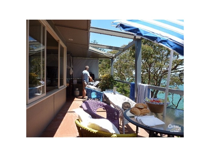 25 CRAMMOND AVENUE, Bundeena NSW 2230