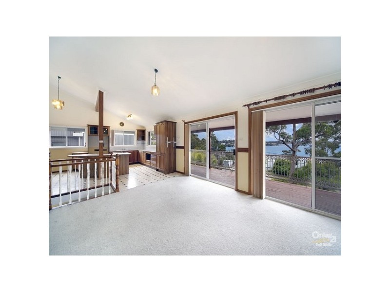 18 CRAMMOND AVENUE, Bundeena NSW 2230