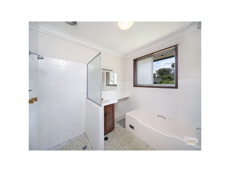 10 BEACHCOMBER AVENUE, Bundeena NSW 2230
