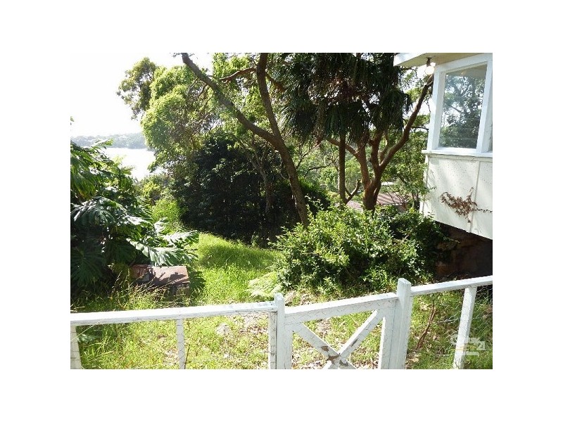 10 SHORT AVENUE, Bundeena NSW 2230