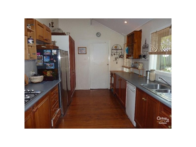 4 BOMBORA AVENUE, Bundeena NSW 2230