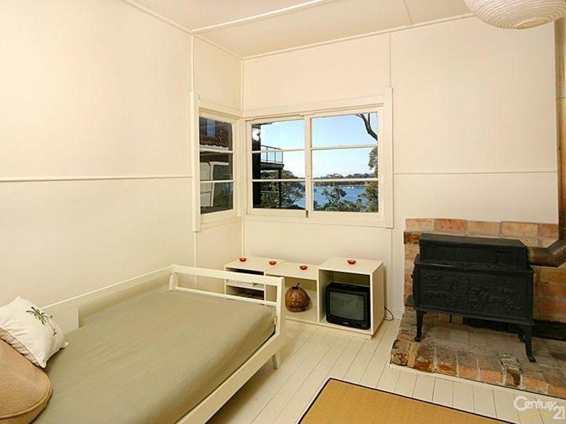 10 SHORT AVENUE, Bundeena NSW 2230