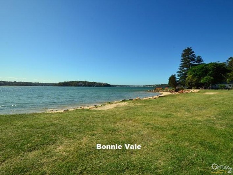 10 SHORT AVENUE, Bundeena NSW 2230